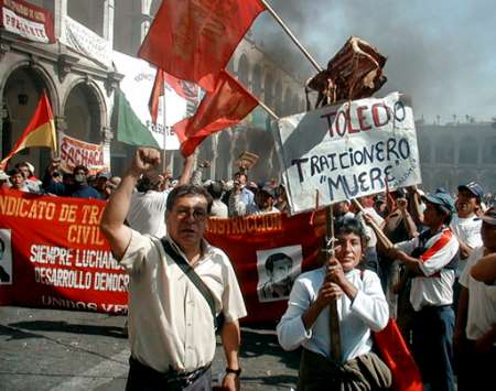 Peruvians protest privatization of power