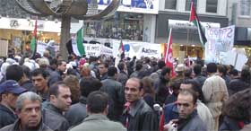 aachen: demo "stoppt sharons krieg!"