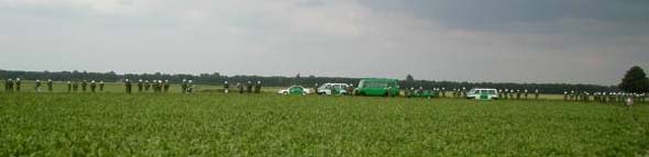 deutsche polizisten sch&uuml;tzen ...getreide und r&uuml;ben...