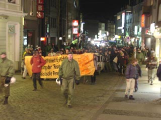 die Demo auf dem Weg in die Altstadt