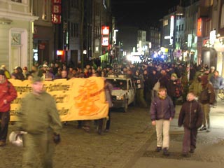 die Demo auf dem Weg in die Altstadt
