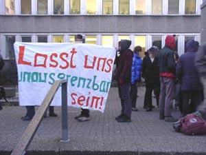 Zuversicht bereits am Sammelpunkt "Autonomes Zentrum"