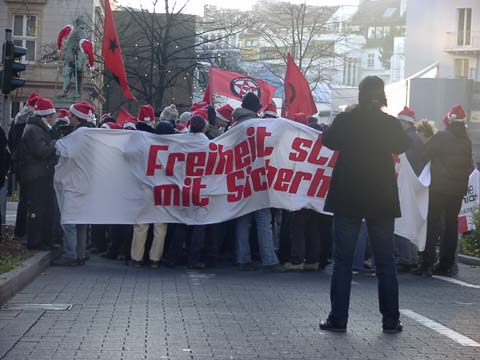 Freiheit stirbt mit Sicherheit