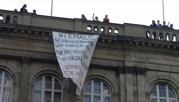 17.05.02: transparent-aktion der fachschaft 7/1 am rwth-hauptgeb&auml;ude