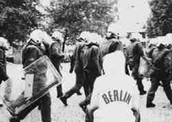 Berlin - Bullenstadt, wir haben dich zum Kotzen satt!