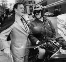 Ideale Verbindung: G. Schr�der, Innere Sicherheitsexperte der SPD. (links) und die Organisierte Kriminalit�t